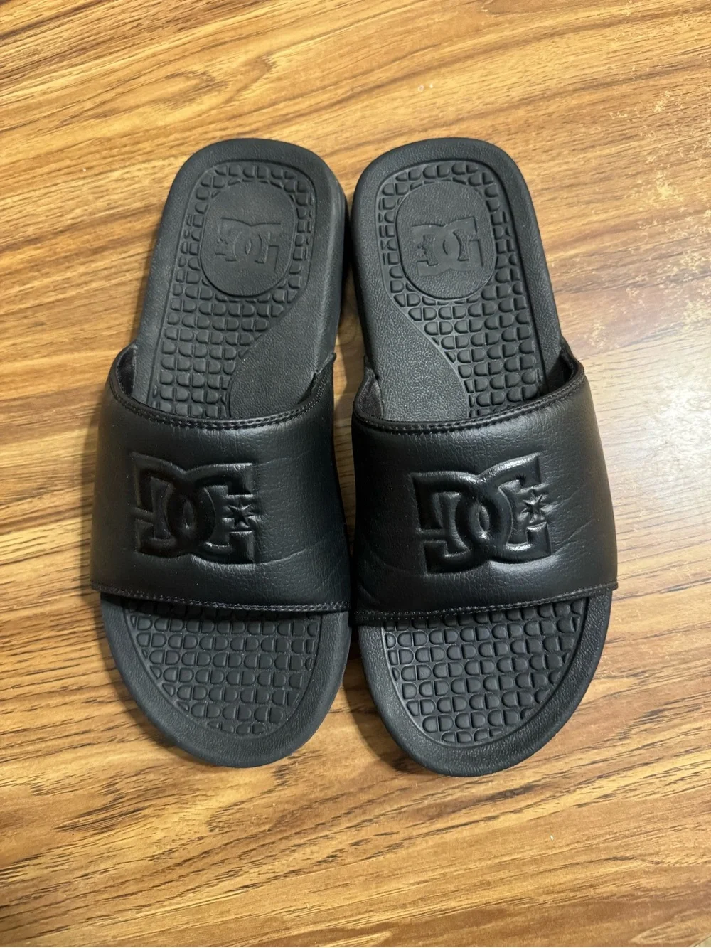 DC Mono Black Embossed Slides